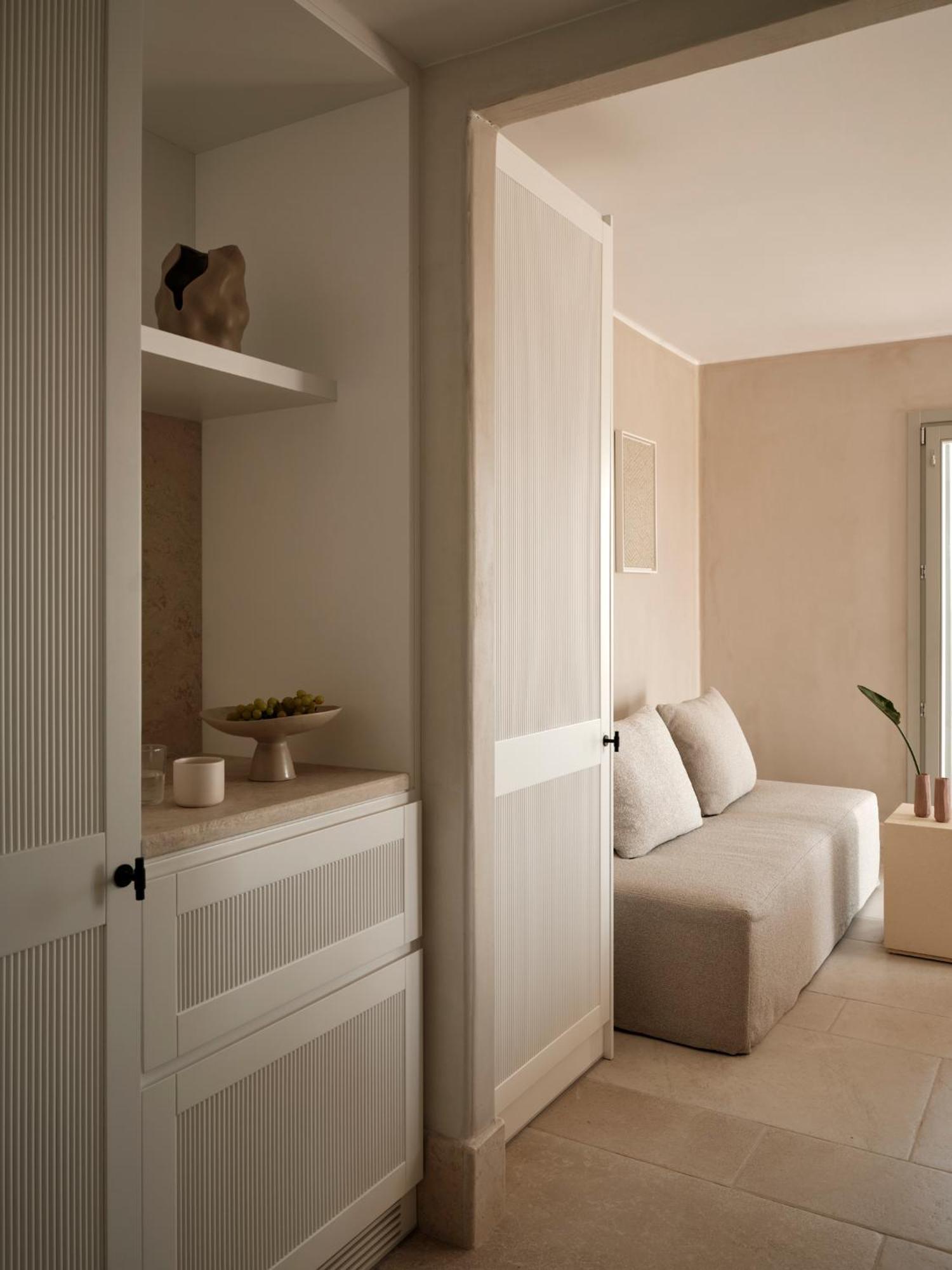 Akria Seaside Suites Науса Экстерьер фото